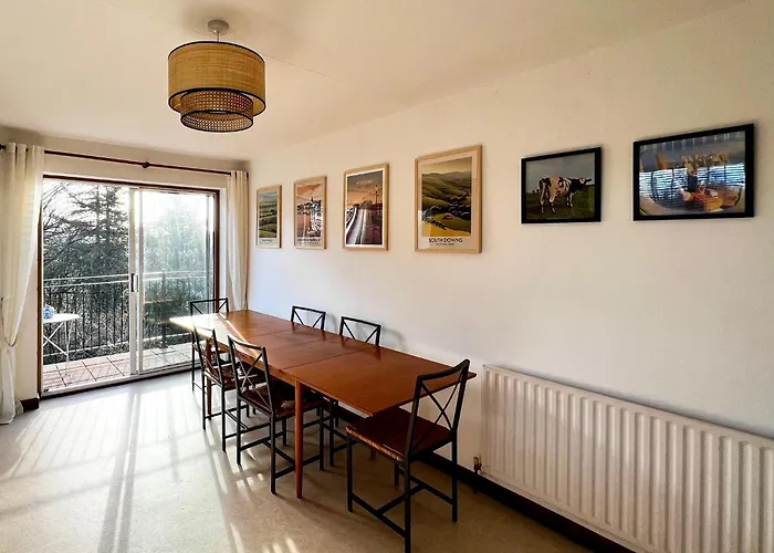 Hilltop Walkers Paradise With A View, Sleeps 10