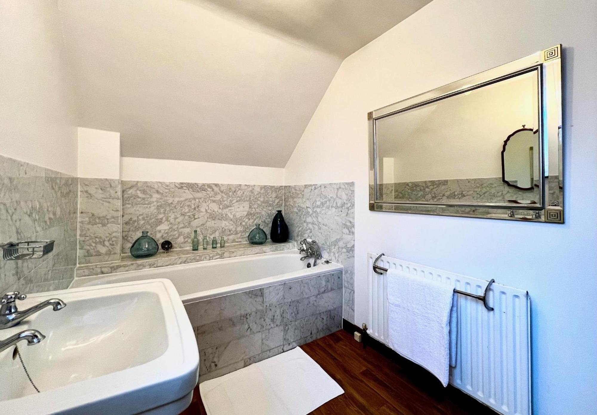 Holiday home Hilltop Walkers Paradise With A View, Sleeps 10