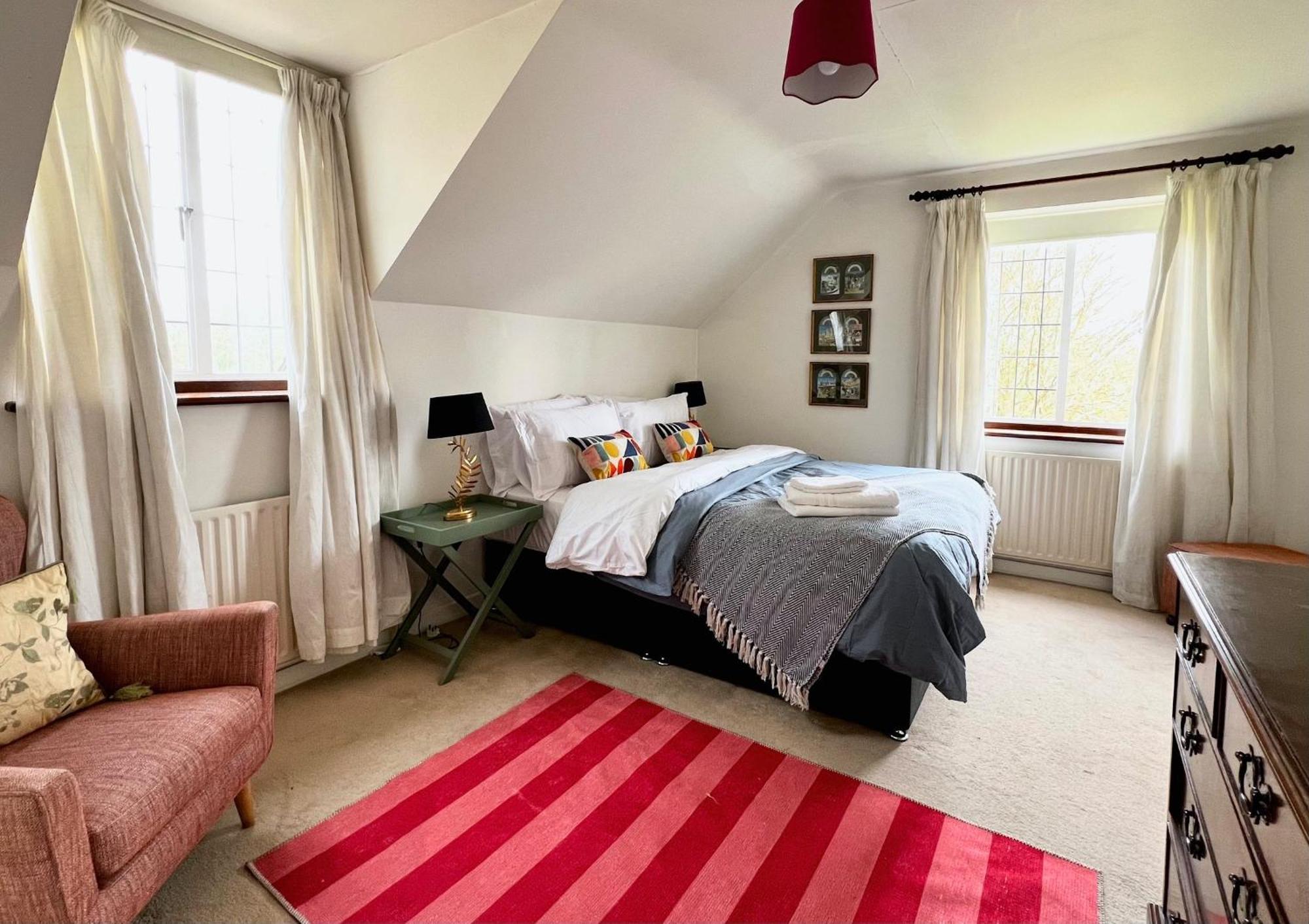 Hilltop Walkers Paradise With A View, Sleeps 10 * Fernhurst