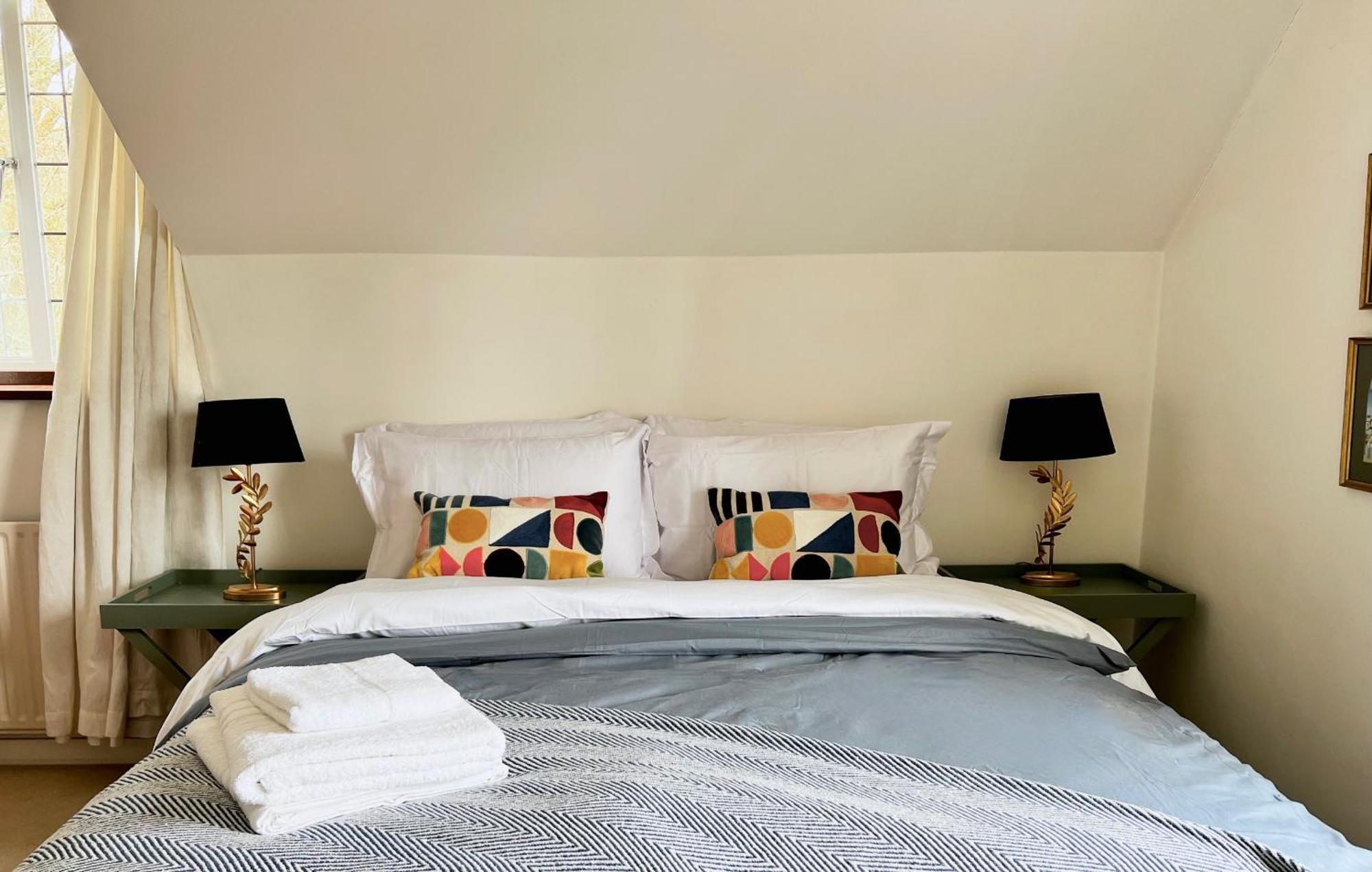 Hilltop Walkers Paradise With A View, Sleeps 10 Fernhurst