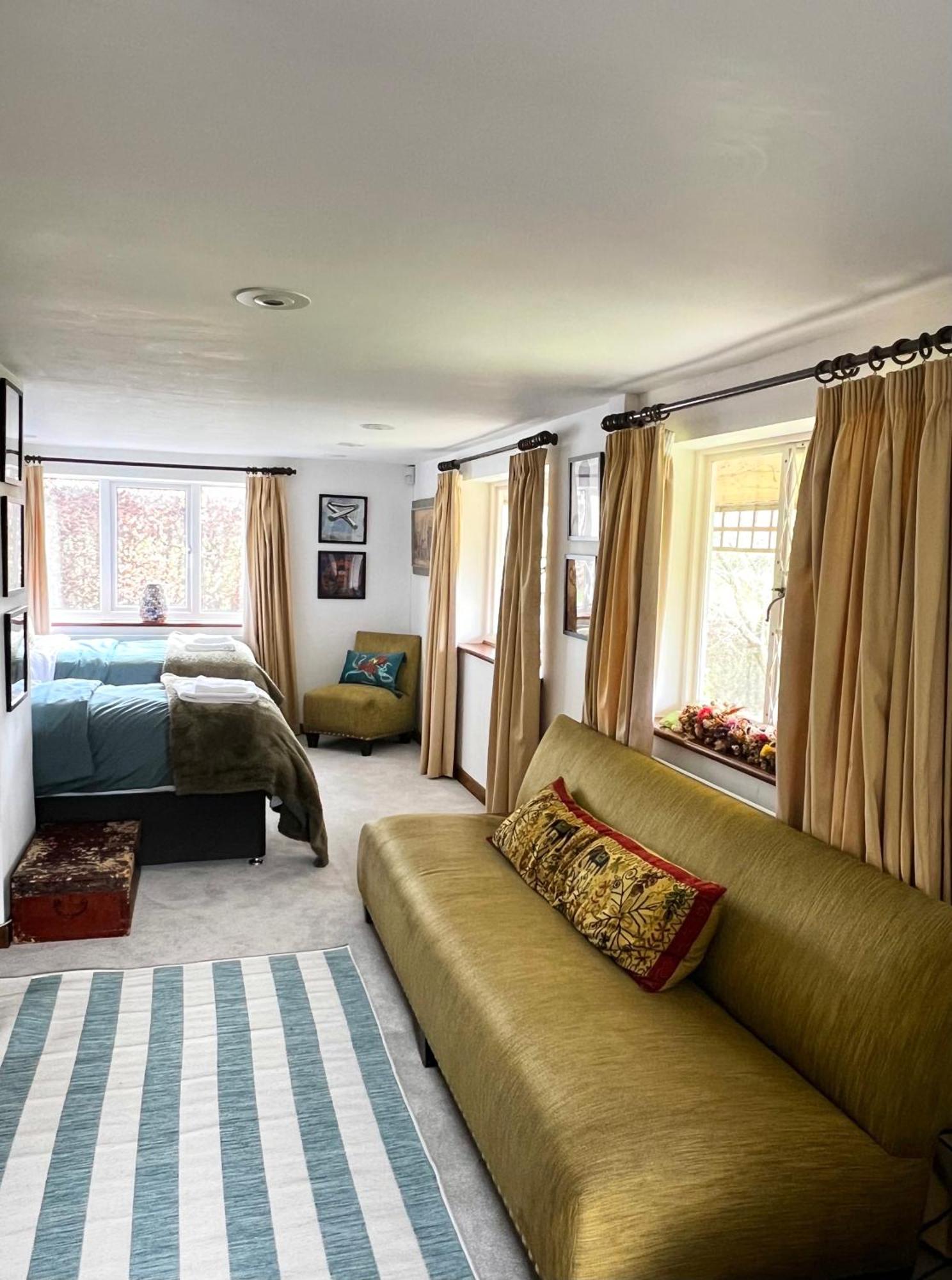Hilltop Walkers Paradise With A View, Sleeps 10 Holiday home