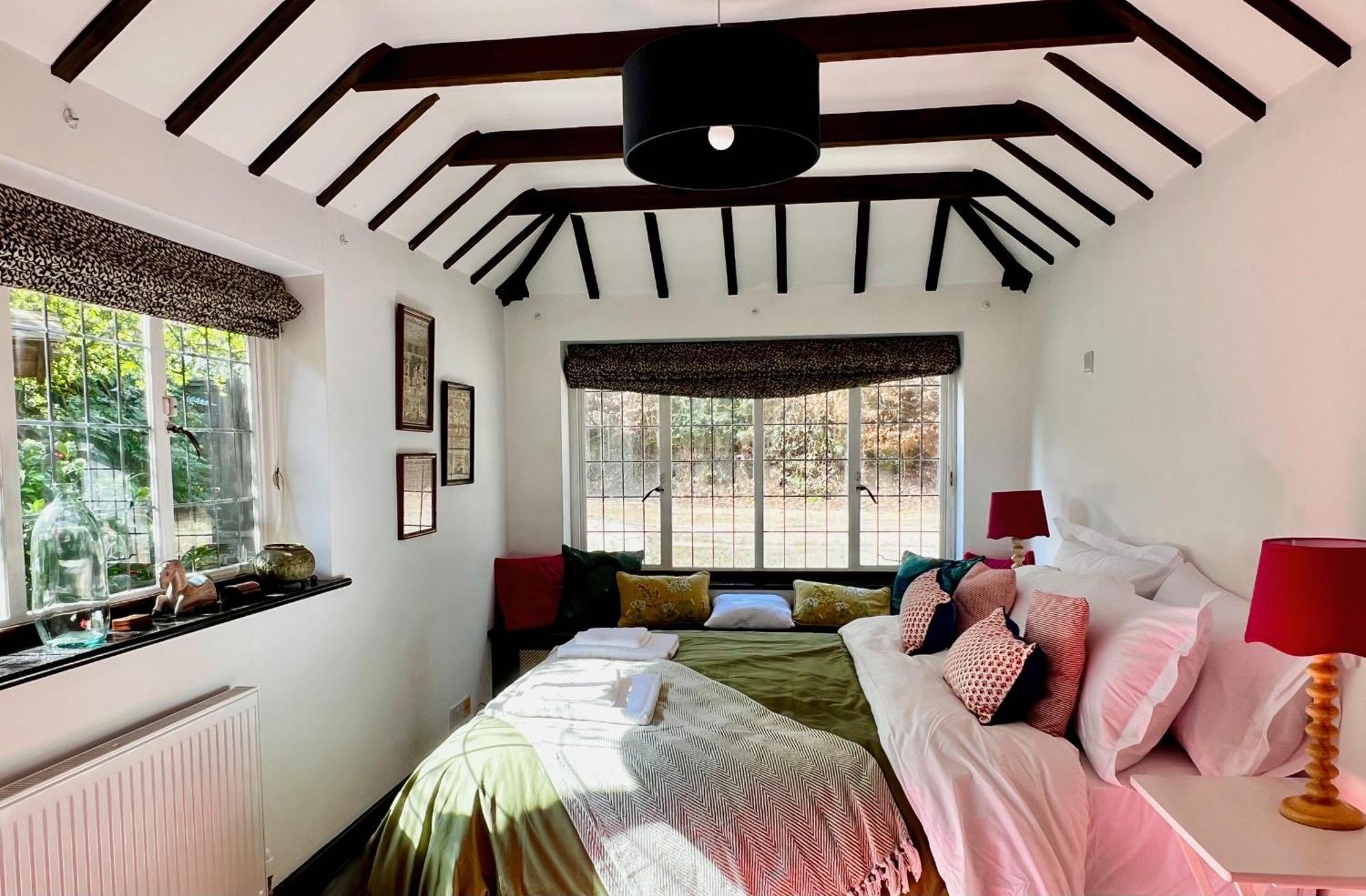 Hilltop Walkers Paradise With A View, Sleeps 10 * Fernhurst