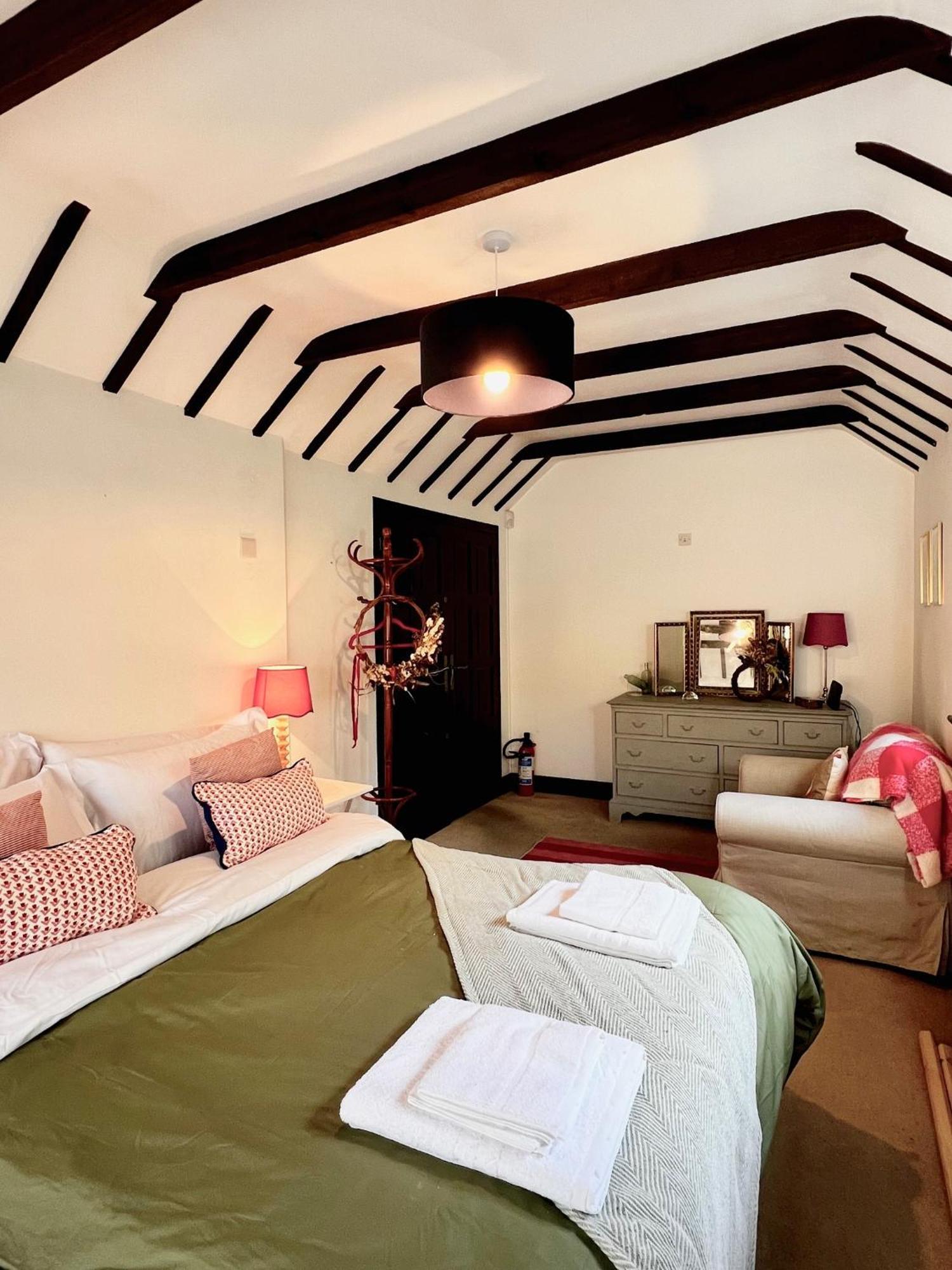 Hilltop Walkers Paradise With A View, Sleeps 10