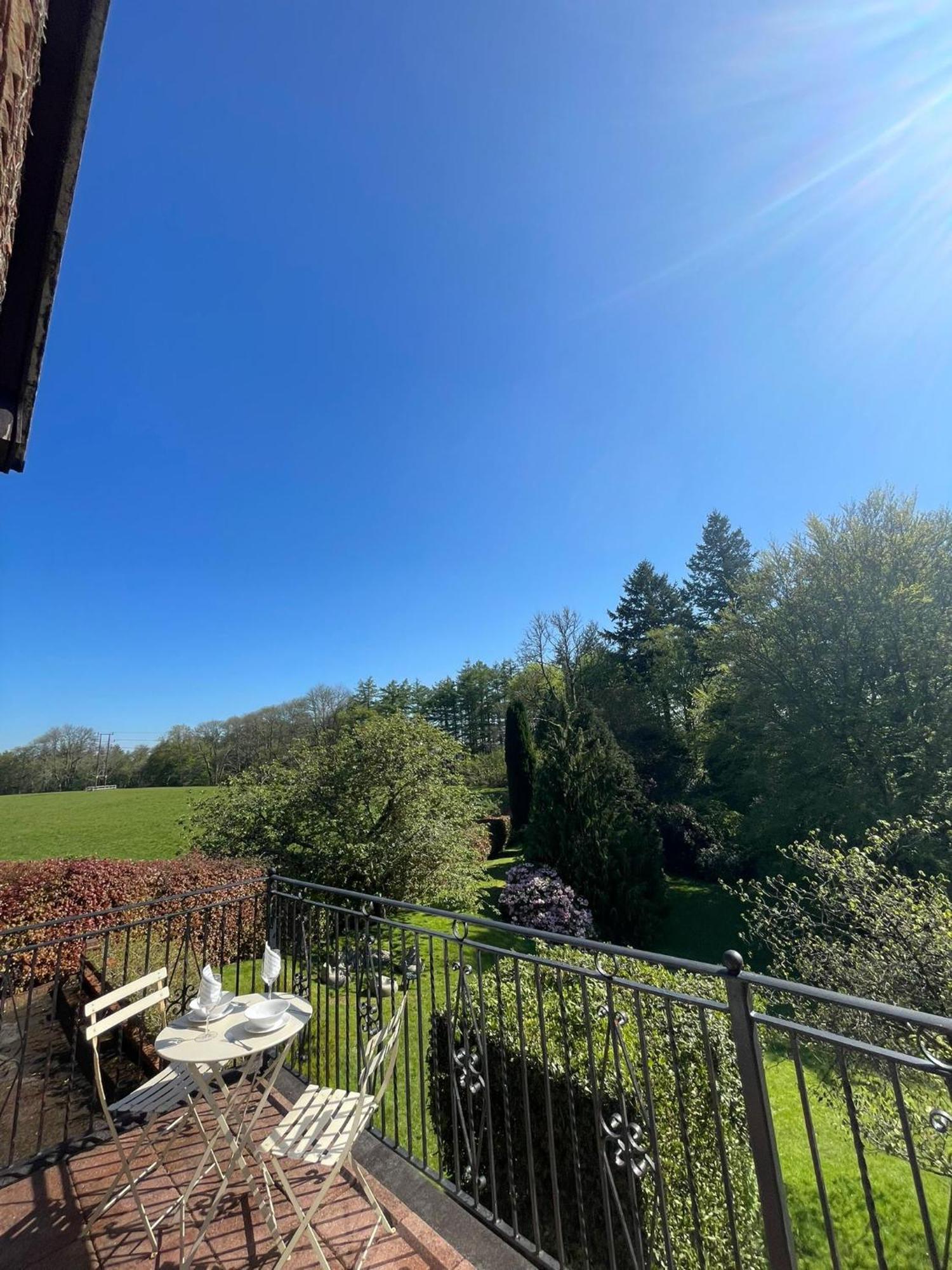 Hilltop Walkers Paradise With A View, Sleeps 10 * Fernhurst