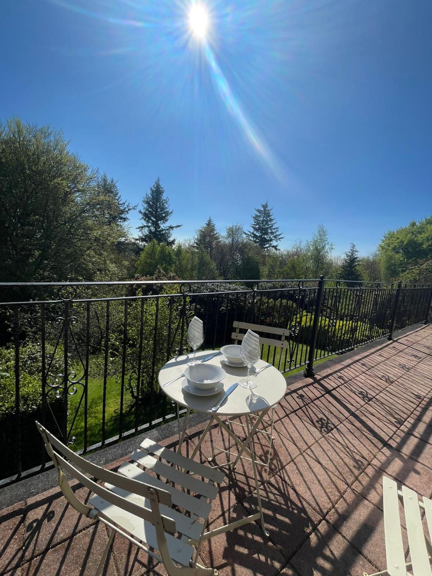Hilltop Walkers Paradise With A View, Sleeps 10 Holiday home Fernhurst